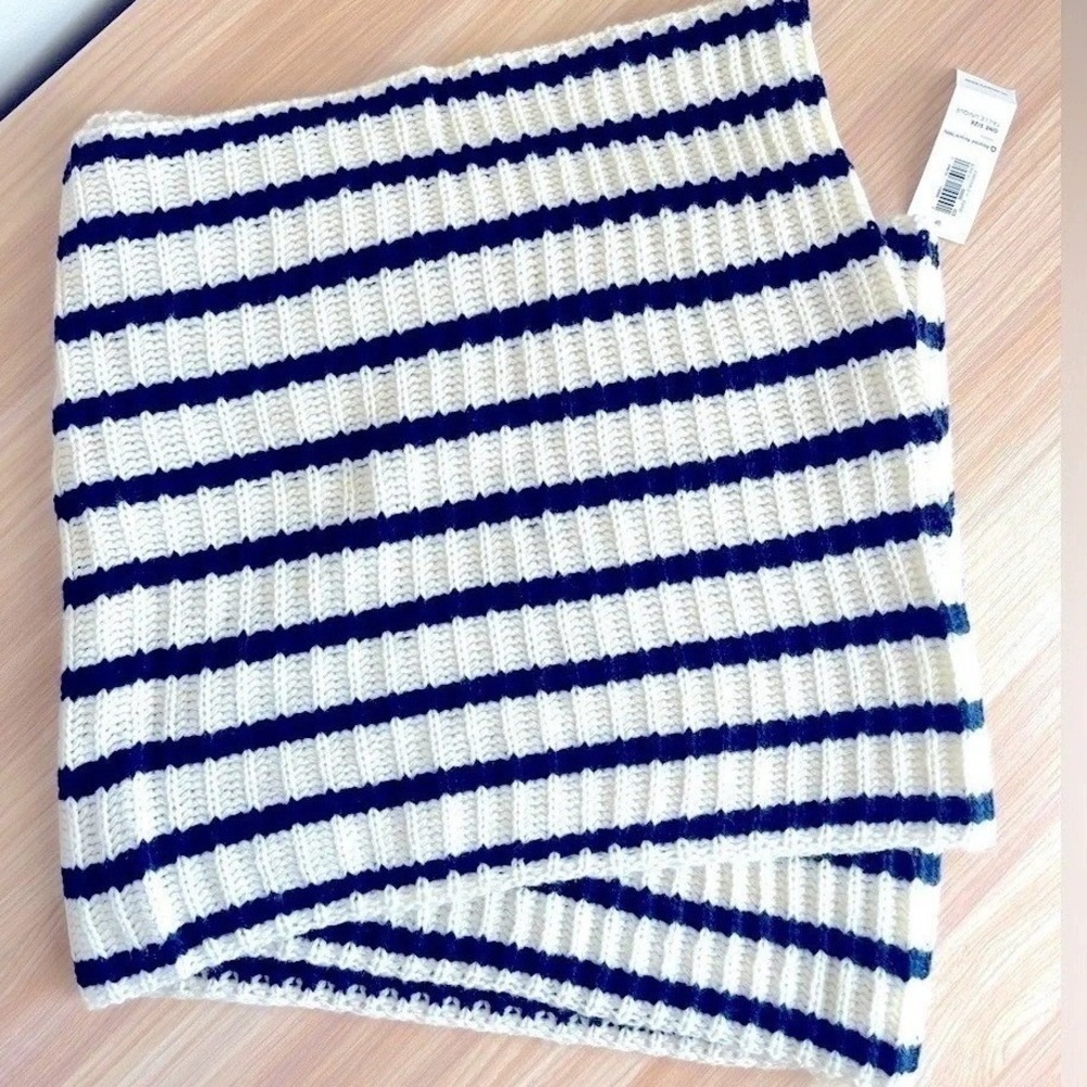 Old Navy Womens Cream Navy Blue Striped Ribbed Knit Infinity Scarf NWT One Size - Picture 3 of 6